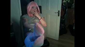 Cute Chubby Girl Tina Snua Smoking A Vogue Slim Cigarette _ Showing Her Feet – Foot Fetish