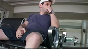 Se Exibindo No Aeroporto