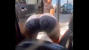 White Girl With Bubble Butt Twerking On The Streets Episode 1