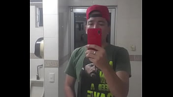 Manda Saludos Enseñando La Verga