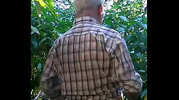 Mi pedazo de culo 24.Modelo:Gaysexy1960 – Sensual-desnudo-erotico-modelo-lenceria-exhibicion-parque-ciudad-matorrales-culo-grande-ai