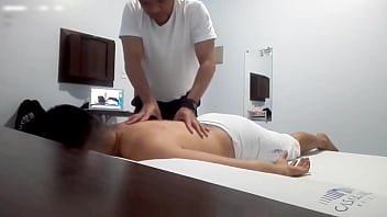 Fui Fazer Massagem E Acabei Sendo Convencido De Trocar Prazeres Excitantes Com A Massagista