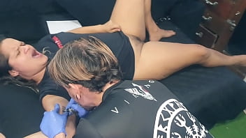 Paty Bumbum Paga Tatuagem Com Seu Xerecard Gigante Ao Alemão Tatuador . Gatopg2019