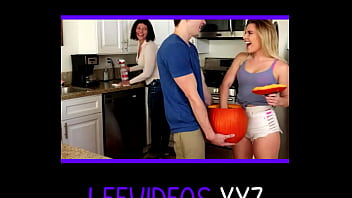 Surpreendendo A Irmã No Halloween