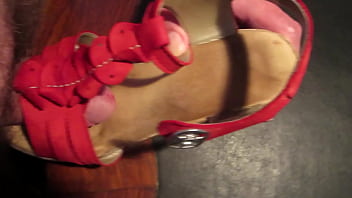 Ich Fick Die Roten Heels Meiner Frau