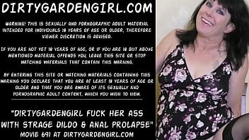 Dirtygardengirl Fuck Her Ass With Strage Dildo _ Anal Prolapse