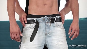 Maskurbate – Muscle Hunk Straight Men Try Something New