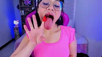 Lila Jordan Gummy Playing
