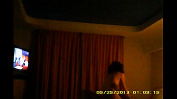 M Busca En Las Noches Por Q Su Esposo No La Llena