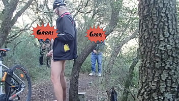 Exhibition En Hiver Dans Un Bois De Drague Et Bon Cbt