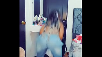 Mi Musica Me Divierte Y Mas Me Divierto Si Me Estas Mirando