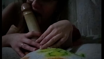 сосу большую резиновую соску