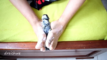 Lubricando Mis Pies Con Crema Masaje Erótico