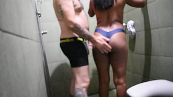 No Banheiro Com A Safada