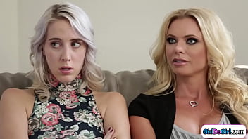 Girldogirl.com – Stepdaughter Squirting In Stepmoms Face