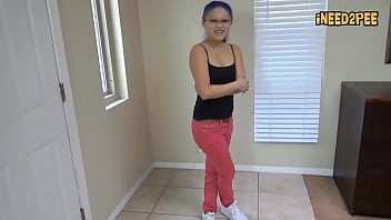 Desperate To Pee Girls Wetting Their Skintight Jeans Pissing – pissing, pee, wetting, omorashi, jeans-pee – Video 1673830