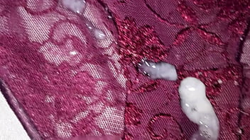 Jugando Y Echando Leche En Las Panties Preferidas De Mi Amiga En Su Casa