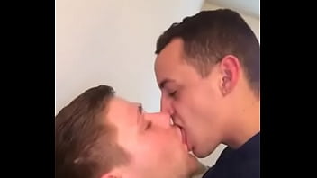 Saliva, Kissing, Gay, Men, Desire, Lust, Tongues, Smooching, Comerselaboca, Chupar-lengua, Besos-mor – Gay – 2025 – Steamy – Experience – Video 1644682