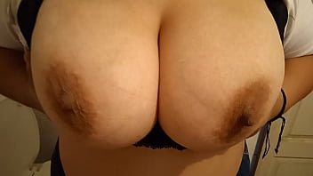 Tetas En El Baño Parte 2