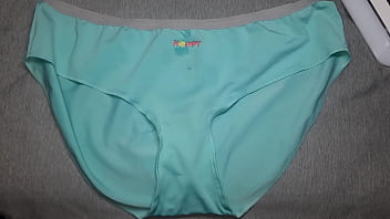 Buena Corrida De Leche Sobre Los Calzoncitos Celestes Favoritos De Mi Amiga