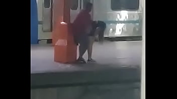 Comendo A Gordinha Na Estação De Trem Da Central Rj