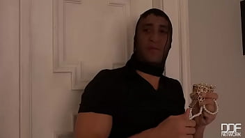 A Robber’ Surprise: Busty Blonde Banged By Burglar