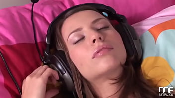 ⁣Kinky Sleep Over Cum-fest!