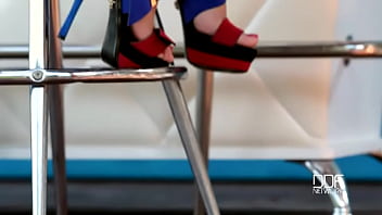 ⁣Footjob Tropicana: Rubbing His Glans With Her Spanish Soles