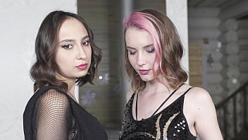 Alice Paradise And Regina Moonshine Are Having Fun With The Dog’ Rubber Dick (wet)