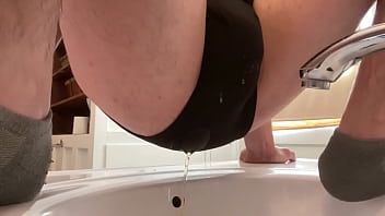 Squatting Sink Wetting