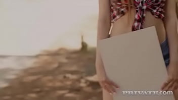 Elle Rose, Debuts For Private As A Hot Hitchhiker