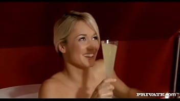 ⁣Joycen And Keana Moire Let Their Fingers Do The Fucking Before A Toy