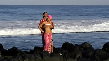 Alexa Takes Her Man Down To The Seashore For Some Afternoon Sex