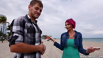 Anna Bell Peaks Throws Fan A Bone