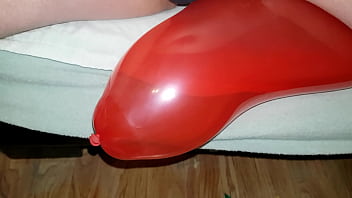 Chubby Guy Balloon Bursting – chubby, balloon – Video 1337802