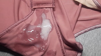 Me Masturbé Y Corrí Sobre La Lencería Nueva De Mi Mejor Amiga. Ahora No Se Como Limpiarlo