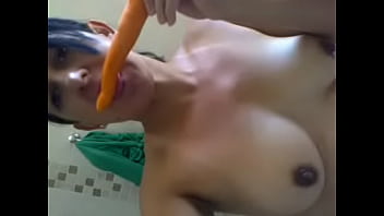 VID-20140212-WA0013 - Masturbation-solo-amador-cenoura-vegetais