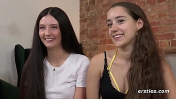 Ersties: Ultraheiße Junge Mädels Vögeln Mit Krassen Dildos