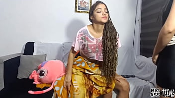 Tengo Sexo Con Mi Padrastro Y Mi Madrastra Casi Nos Pilla Follando En El Sofa Me Gusta La Polla De Papi