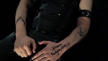 Guy Wanking In Latex Suit – latex, bdsm, wanking, soloboy, gayporn, gay-amateur, gay-porn, gay-masturbation, latexsuit, verifica – Video 1479423