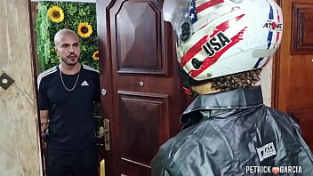 O Motoboy Deu Mole E O Cliente Chupou E Sentou (henrique Donatto)