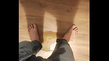 Peeing In Livingroom – peeing-in-jeans, wetting-jeans, wetting-floor – Video 1230357