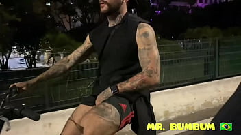 Turista Pauzudo Mostra Sua Cobra Para Um Ciclista No Minhoc_o Em S_o Paulo Participa__o Do Ator @toy Gui ( Completo Parte 1 Na Subscri__o E Parte 2 No Red)