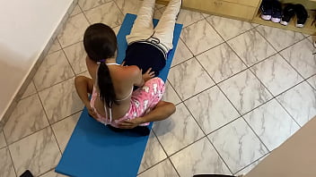 Me Gusta Sentarme En La Cara De Mi Tio Porque Me Excita Que Frote Su Cara Por Mi Coño Y Mi Culo