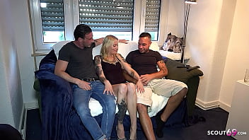 Schlanke Deutsche Kitty Blair Mit Langen Schamlippen Bei Echtem Amateur Dreier