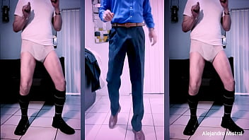 Hombre Maduro Trajeado Baila Y Al Final Se Saca La Verga