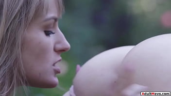 Scarlett Sage Outdoor Facesits River Fox