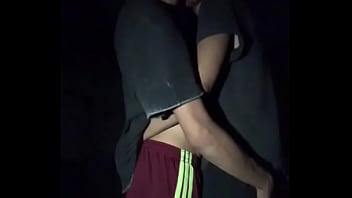 Esperei Minha Amiga Dormir Pra Poder Levar Meu Namorado Lá Pro Quintal E Dar Aquela Leitada Gostosa Na Boca Dele