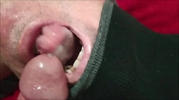 Alex A Chupar Dois Paus Gostosos E A Beber O Leitinho