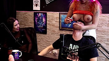 Gostosa Fica De Peito De Fora Pra Servir Um Shot Ao Convidado – Dieni Gaúcha E Pedro Albuquerque